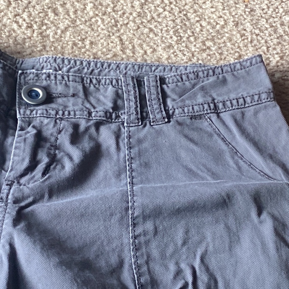 Gray shorts - Picture 3 of 11